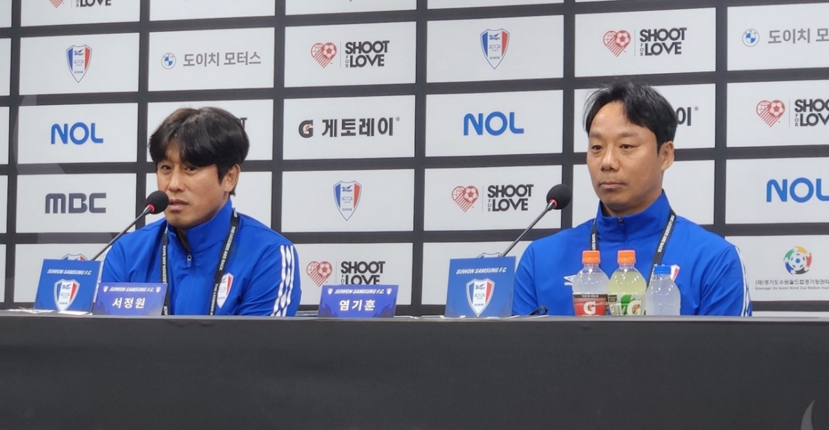Сувон Самсунг Легенд Со Вон (слева) и Пак Джи Хун присутствовали на пресс-конференции перед матчем с ОГФК. /Фото = Репортер Пак Гон До
