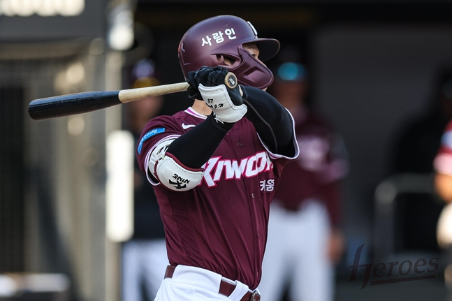Сцена удара хоум-рана Пак Джу Хон в матче против КТ 19-го числа. /Фото = Киум Героев