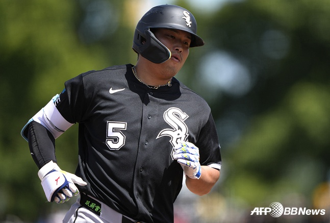 Murakami đánh một cú home run và đang quay quanh căn cứ. /AFPBBNews = Tin tức 1