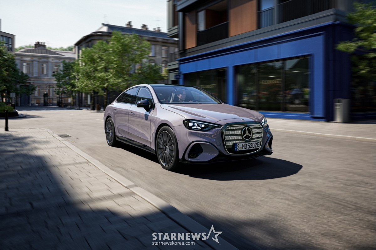 =迪奥-New Electric C级轿车/照片提供:梅赛德斯-奔驰韩国。