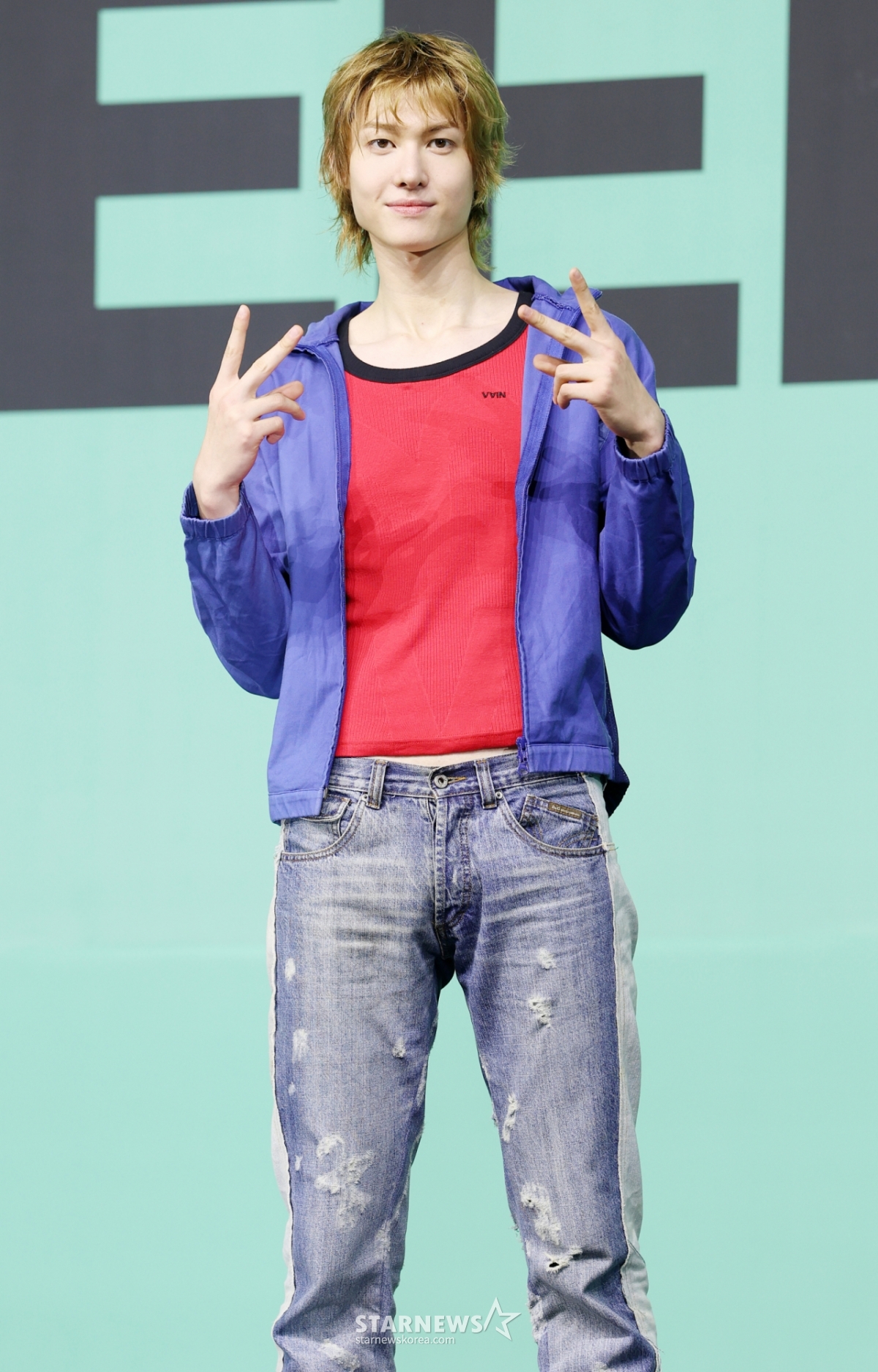 Группа Cortis Martin позирует на витрине, посвященной выпуску второго мини-альбома "GREEN GREEN", который состоится в концертном зале Yes24 в Кванджин-гу, Сеул, 20-го числа. /2026.04.20 /Фото = Ким Хви Сон hwijpg@