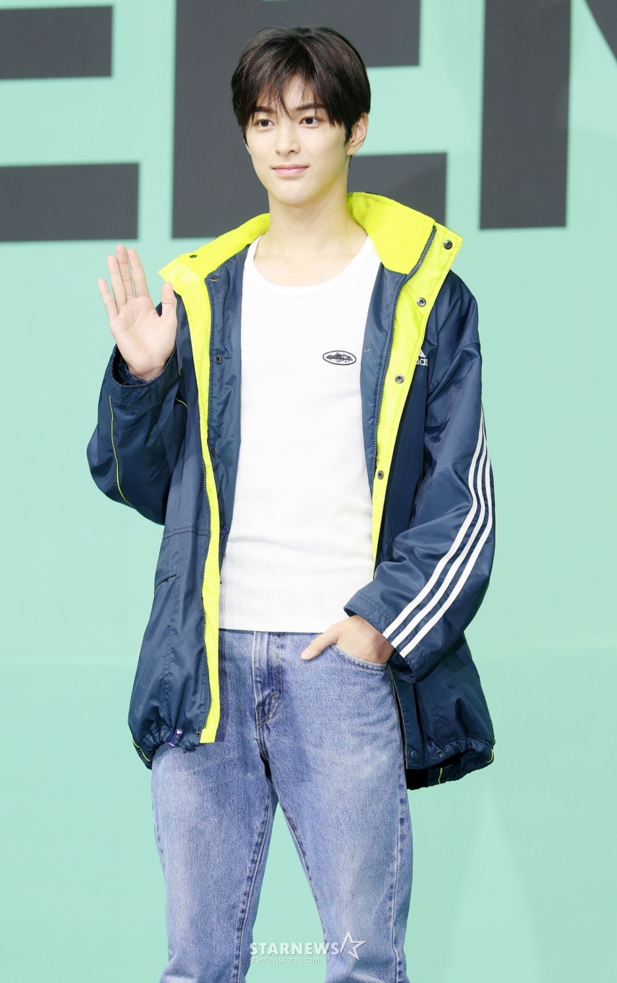 Группа Cortis Gunho позирует на витрине, посвященной выпуску второго мини-альбома "GREEN GREEN", который состоялся в концертном зале Yes24 в Кванджин-гу, Сеул, 20-го числа. /2026.04.20 /Фото = Ким Хви Сон hwijpg@