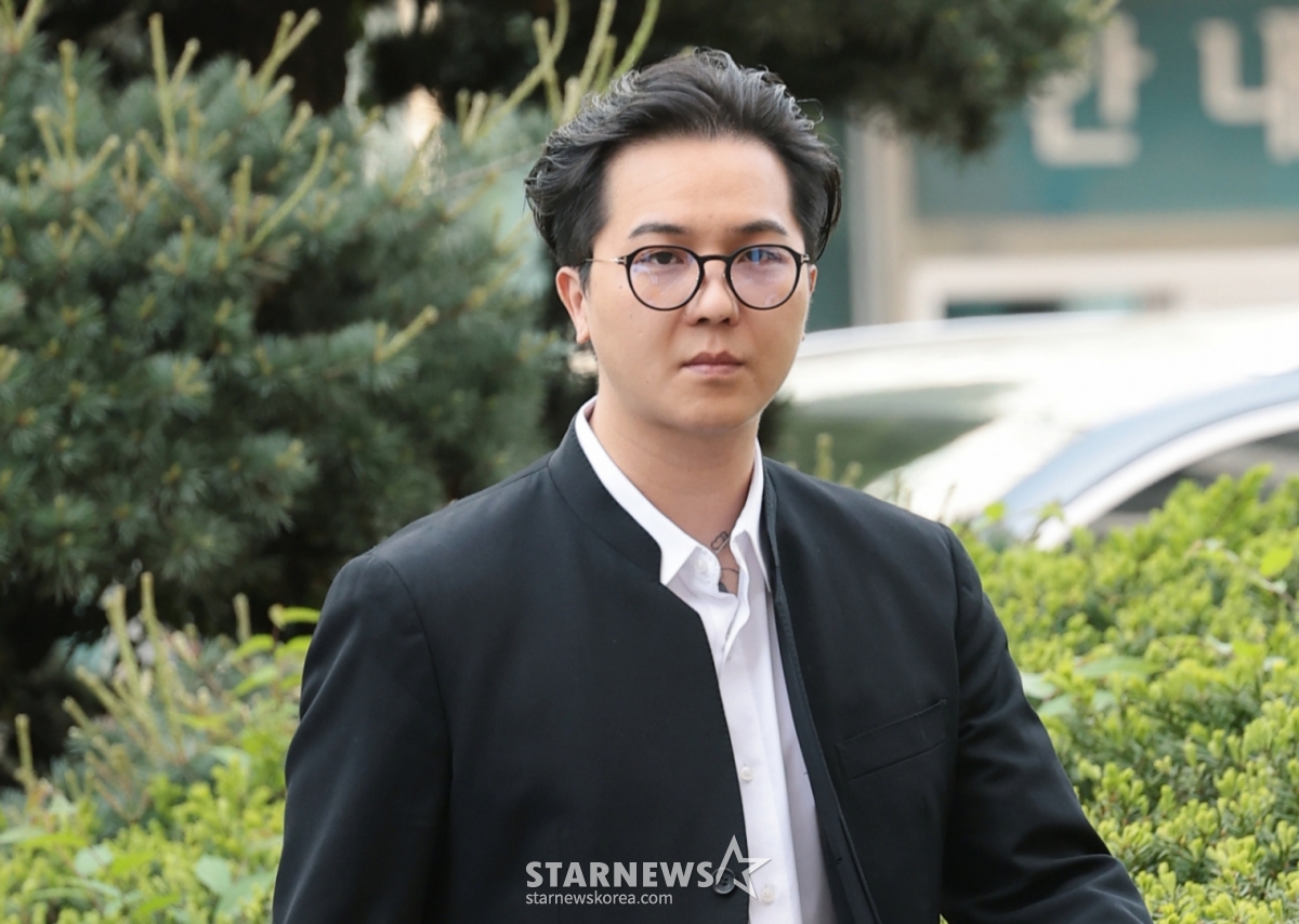 (Seoul=NEWS1) Reporter Kwon Hyun-jin = Song Min-ho, accused of 'shoddy service', appeared at the first trial held on the 21st at Seoul Mapo District Western District Court. 2026.4.21/NEWS1 Copyright © NEWS1. All rights reserved. Unauthorized reproduction, redistribution, and use for AI training are prohibited. /Photo=NEWS1) Reporter Kwon Hyun-jin