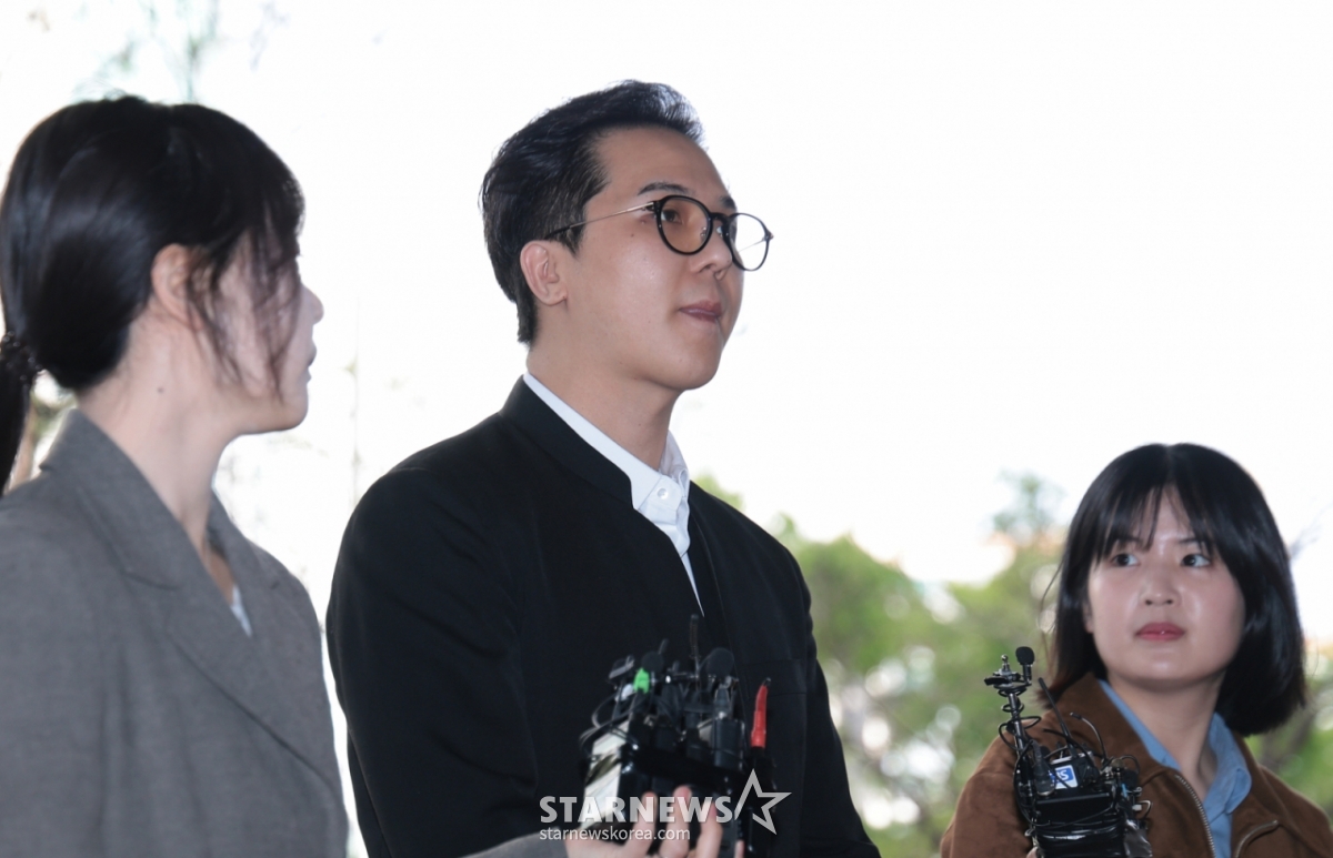 (Seoul=NEWS1) Reporter Kwon Hyun-jin = Song Min-ho, accused of 'dereliction of duty', appeared at the first trial held on the 21st at Seoul Western District Court in Mapo-gu, Seoul, to state his position. 2026.4.21/NEWS1 Copyright © NEWS1. All rights reserved. Unauthorized reproduction, redistribution, and use for AI training are prohibited. /Photo=NEWS1) Reporter Kwon Hyun-jin