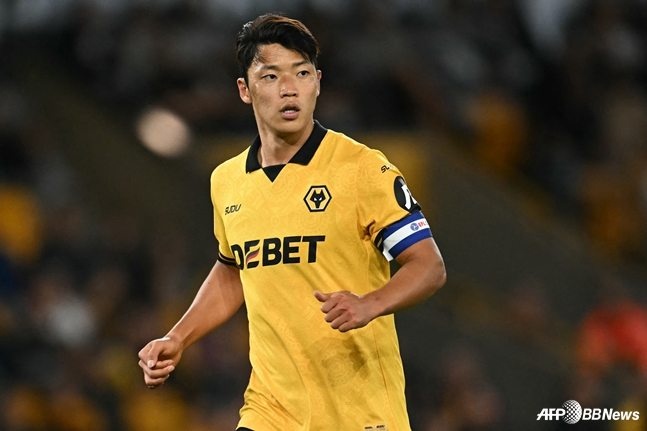 '중국인이 망쳤다' 황희찬의 울버햄프턴 강등 "예견된 몰락... 미래가 더 문제"