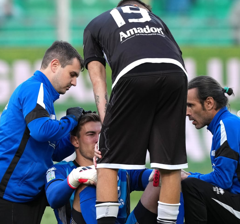 Jonathan Klinsmann (center bottom) is shown falling due to an injury during a match. /Photo=Jonathan Klinsmann's personal social networking service (SNS)