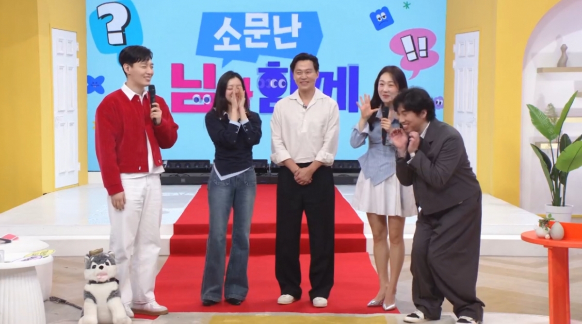 /Photo='Morning Plaza'