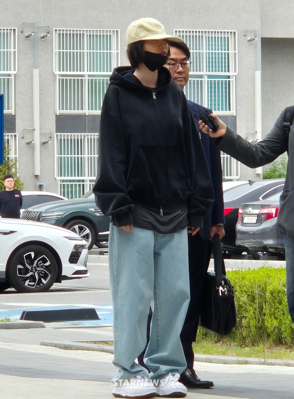 （南杨州=新闻1）杨熙文记者=after school出身的歌手兼演员娜娜（35岁）21日作为证人出席京畿议政府地方法院南杨州分院。 娜娜去年11月15日在九里市雅川洞的家中遭到凶器抢劫。 2026.4.21/新闻1 Copyright©新闻1. Allrights reserved.禁止擅自转载和重新发布,禁止使用AI学习。 =照片=（南杨州=新闻1）杨熙文。