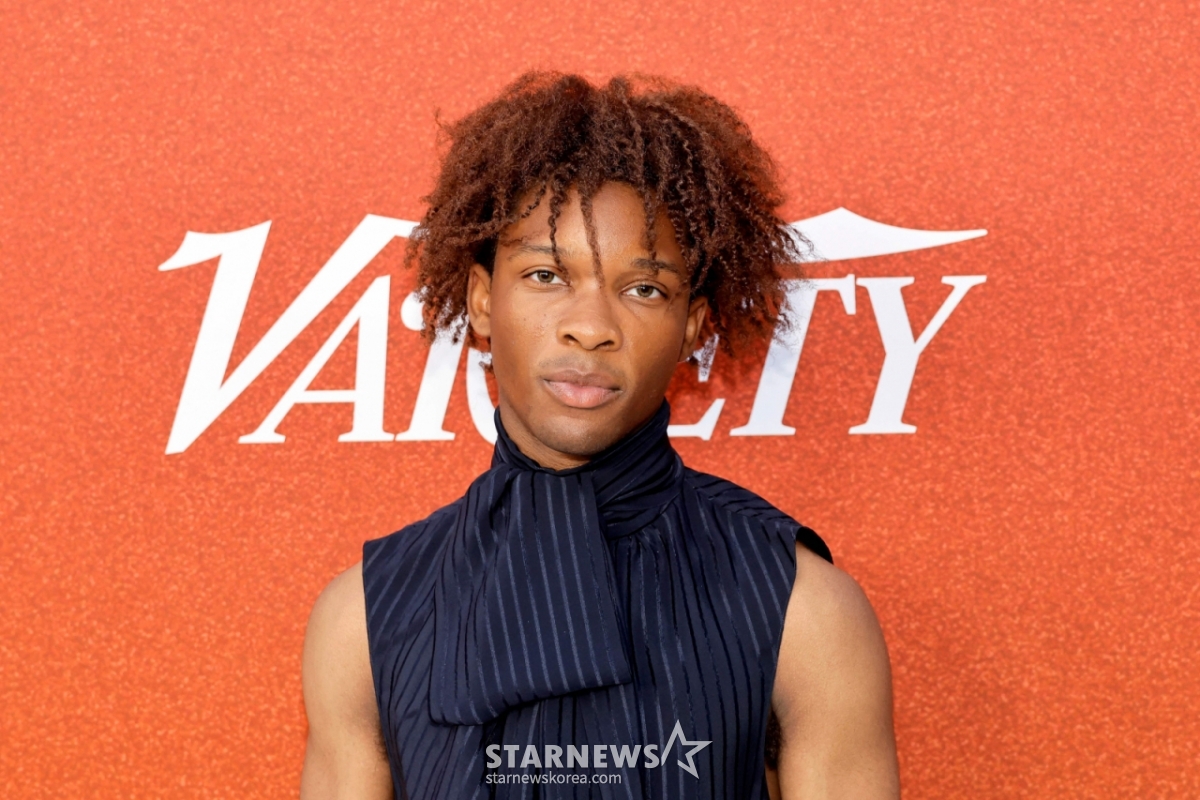 (Los Angeles AFP=NEWS1) Reporter Yoon Da-jeong = Singer David (D4vd) attends the 'Variety Power of Young Hollywood' event at Noiehaus in Hollywood, Los Angeles, California, on August 10, 2023 (local time). © AFP=NEWS1 Copyright © NEWS1. All rights reserved. Unauthorized reproduction, redistribution, and use for AI learning are prohibited. /Photo=NEWS1) Reporter Yoon Da-jeong