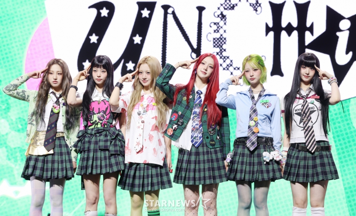 グループアンチャイルドが21日、ソウル龍山区ブルースクエアで行われたデビューシングル「We Are UNCHILD」発売記念ショーケースでポーズを取っている。 /2026.04.21 /写真=キム·フィソン hwijpg@
