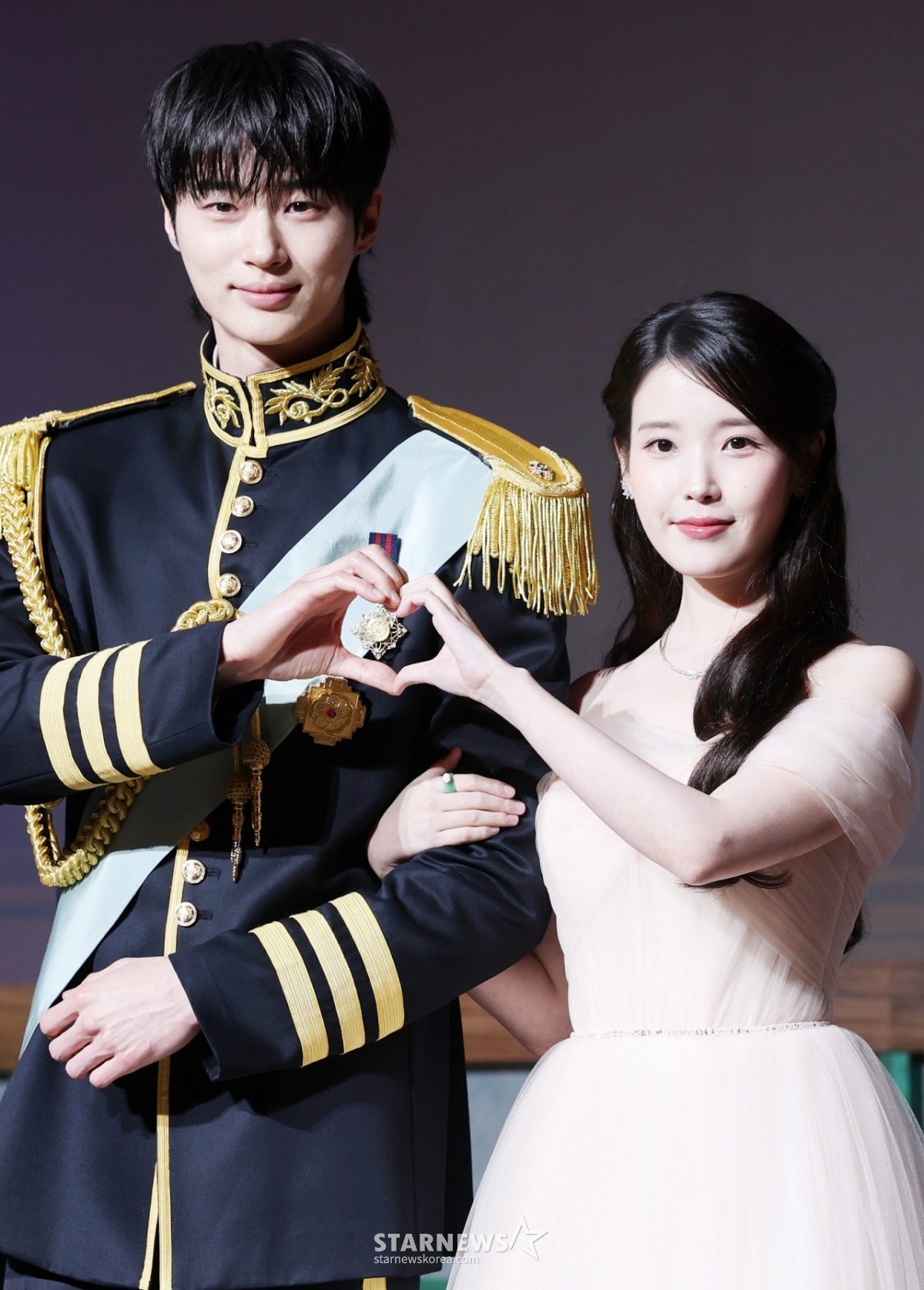 Actors Byun Woo-seok and IU pose at the production presentation for the MBC Friday-Saturday drama '21st Century Grand Duchess', held on the 6th at the Seoul Joseon Palace Gangnam Hotel. /2026.04.06 /Photo=Kim Hwi-seon hwijpg@