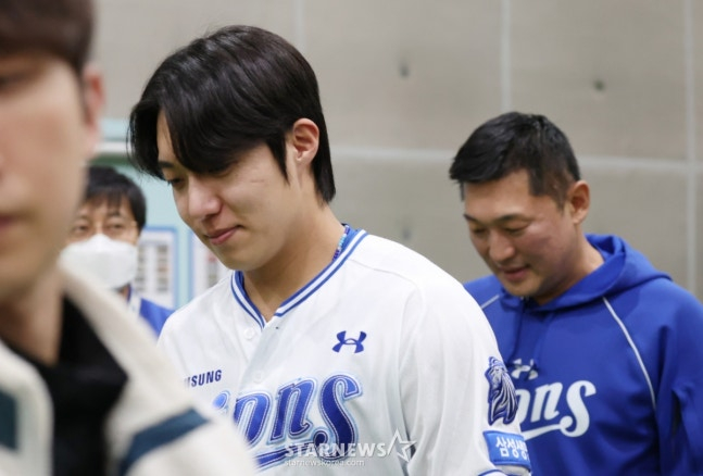 Вон Тэ Ин уходит после того, как раскрывает свою позицию. /Фото = Ожидание Ким Чжин Гёна