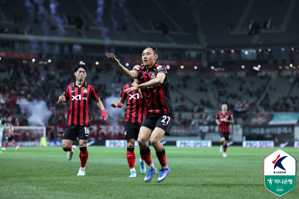 Moon Seon-min (center) celebrates a goal during the 9th round of the 'Hana Bank K-League 1 2026' match between FC Seoul and Bucheon FC at Seoul World Cup Stadium at 7:30 p.m. on the 21st. /Photo=Korea Professional Football League