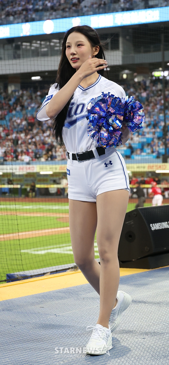 [포토] 신비 '응원단상 런웨이'