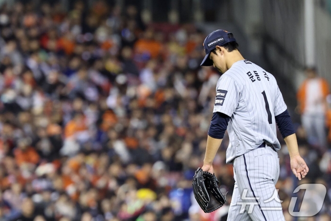 ハンファ·イーグルス先発投手の文東柱（ムン·ドンジュ）が21日、LGツインズ戦で4回を終えることができず降板している。 /写真=ニュース1