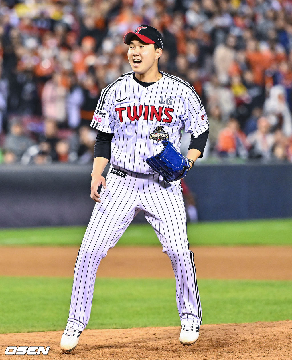 LG双子队的终场投手柳永灿在第9回合初上场,在比赛结束后露出了灿烂的笑容。