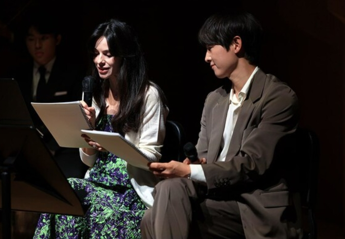 "아들아" 송중기♥케이티, 무대 위 다정 투샷..공식 사진 공개 [스타이슈]