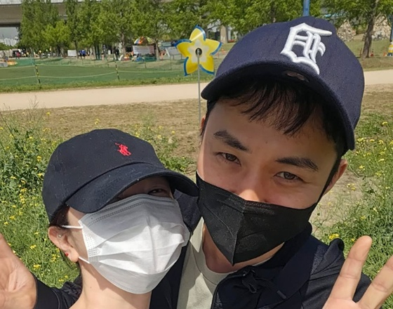 ノ·ヒョンウク(右)と彼のガールフレンド/写真=ノ·ヒョンウクSNS