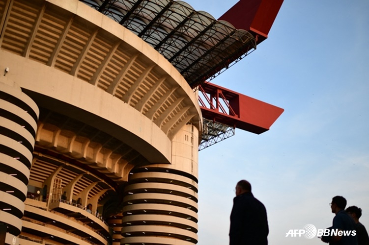 View of the San Siro stadium, home to AC Milan and Inter Milan. /AFPBBNews=NEWS1