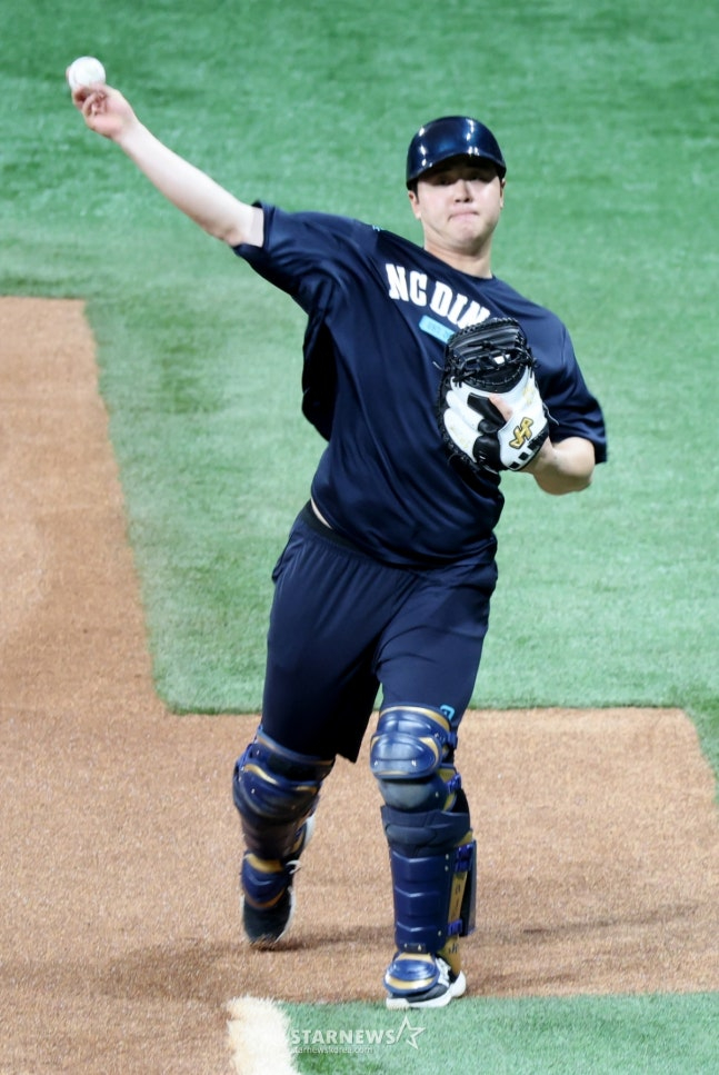 Ким Хён Джун, который играет в ловушку перед игрой 21-го числа. /Фото = Старший репортер Кан Ён Чжо