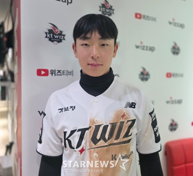 KT队的李康民22日在与水原KIA队的比赛中获胜后接受了记者的采访。 =照片=金东润。