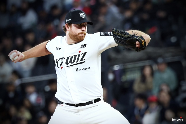 KTの外国人投手マット·サウアーが22日、水原（スウォン）KIA戦で力投している。 /写真=KTウィズ提供