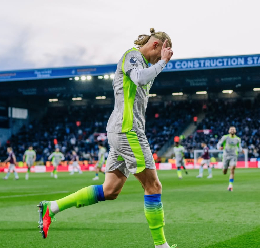 Erling Haaland celebrates after scoring the opening goal during the 2025–2026 EPL Round 34 away match against Burnley at Turf Moor in Burnley, UK, on the 23rd (Korean time). /Photo=Manchester City official social networking service (SNS)