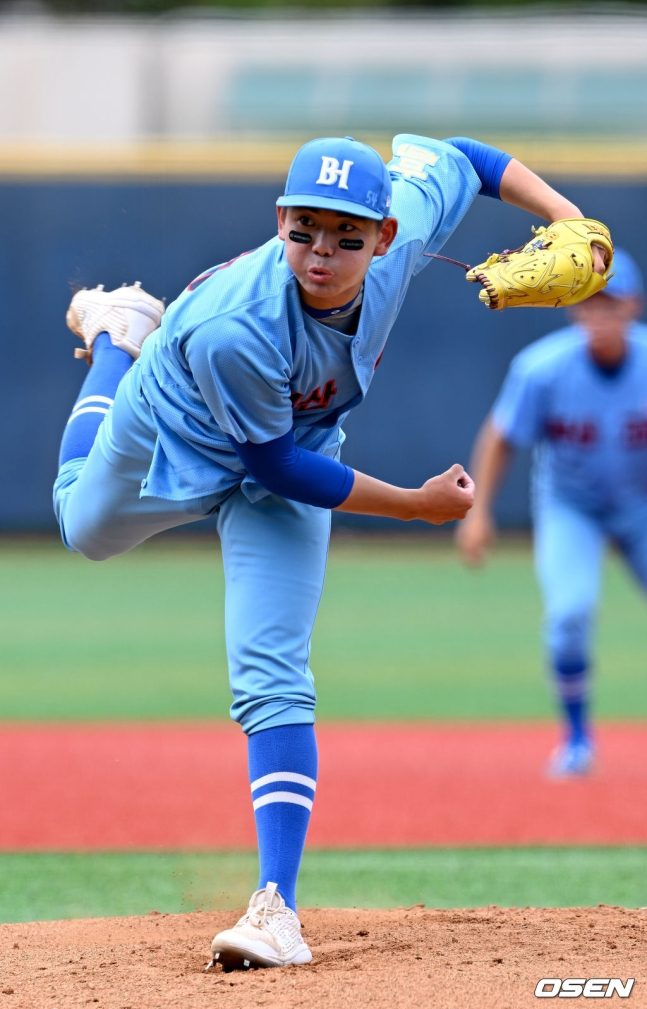 Sung Young-tak during his time at Busan High School.