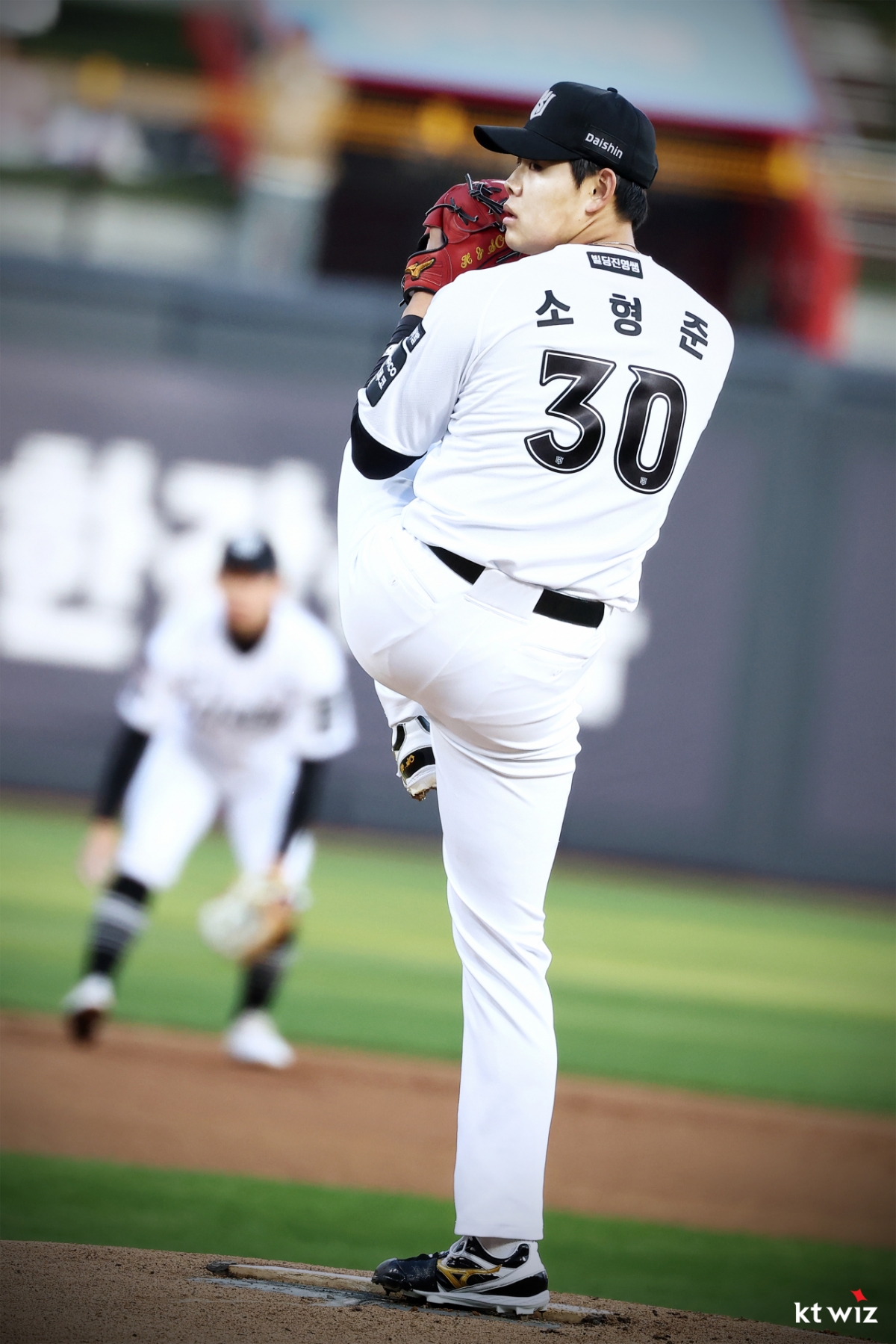 '어쩌다 이런 일이' KIA 쾌조의 8연승 질주 → 충격의 5연패 수렁, KT 싹쓸이 승리로 '단독 1위' 질주 [수원 현장리뷰]