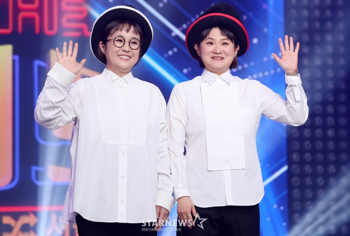  =宋恩伊（左）和金申英。 