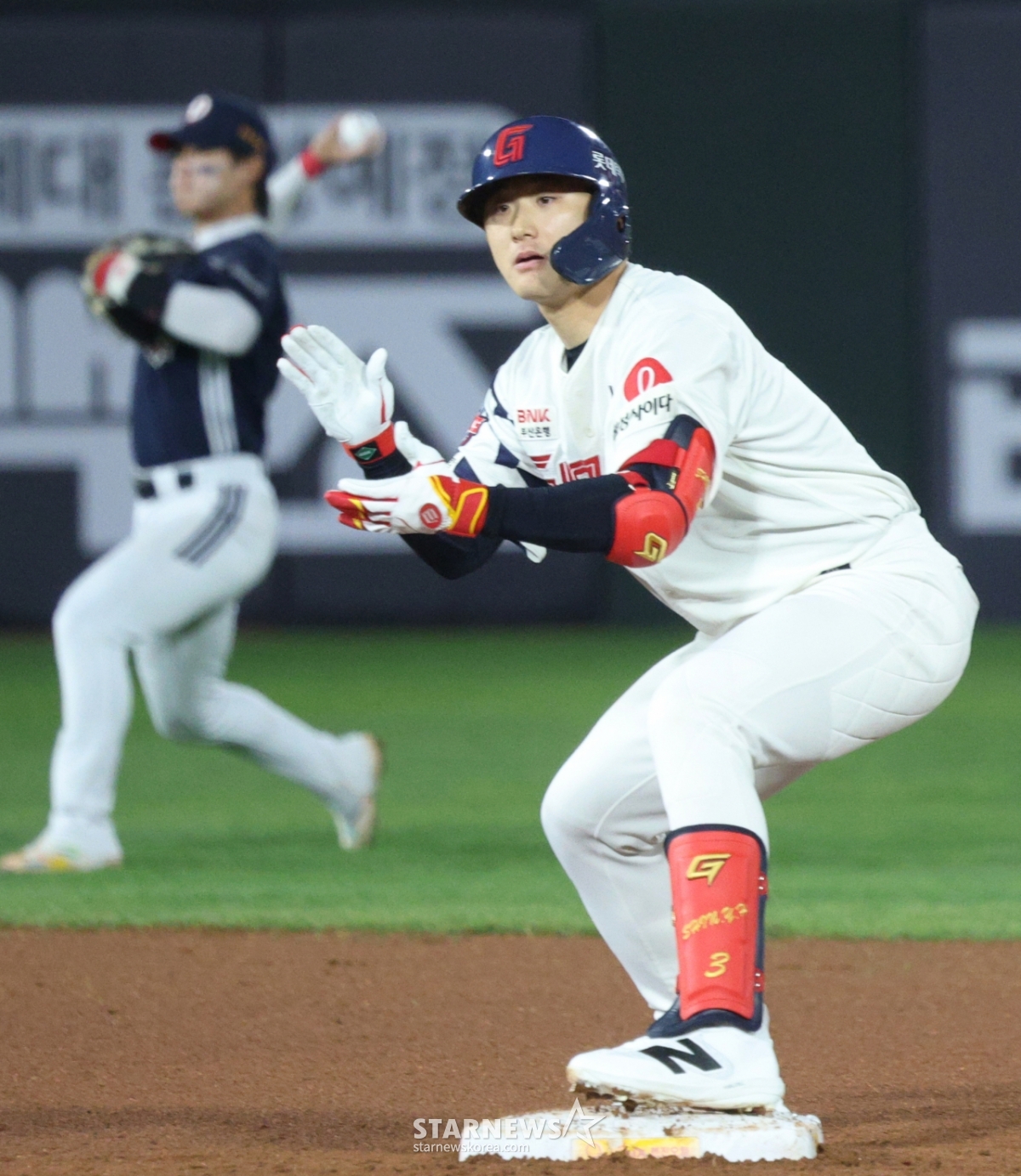 [포토] 신윤후, 2루타 대열에 합류