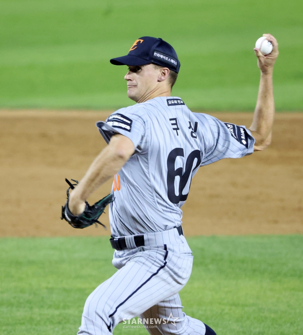 [포토] '8회말 책임지는' 잭 쿠싱