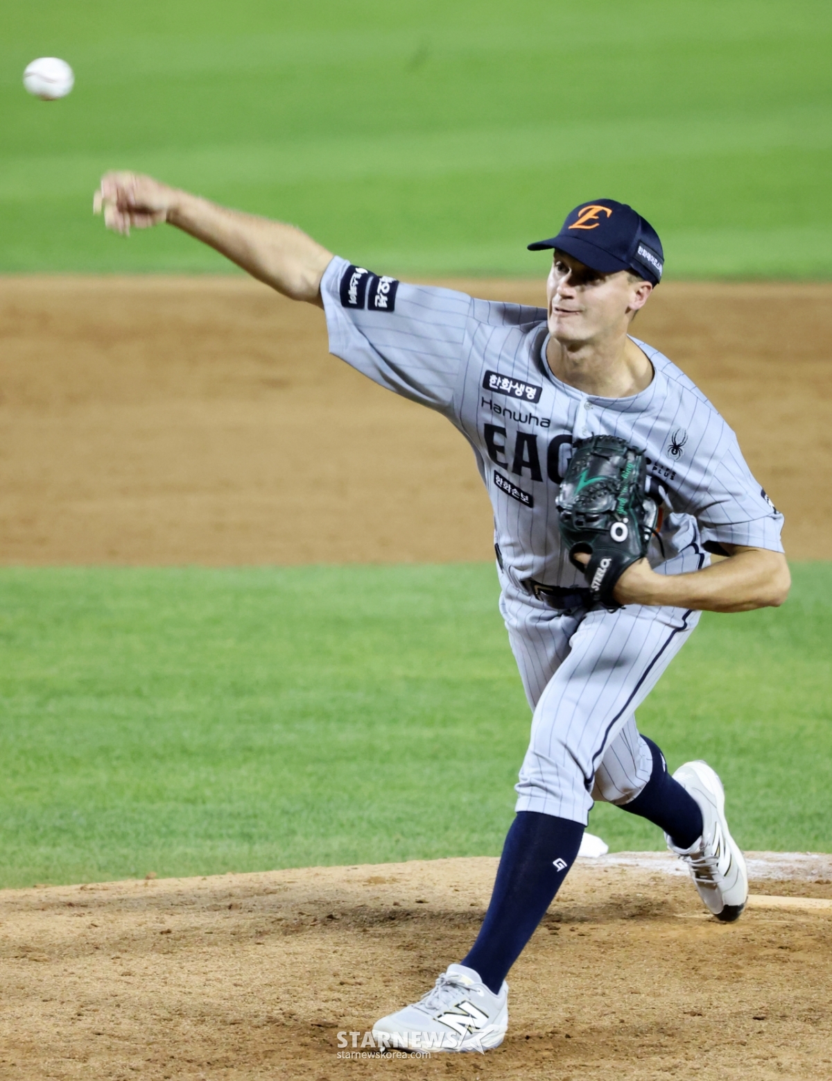 [포토] '8회말 무실점 역투' 잭 쿠싱