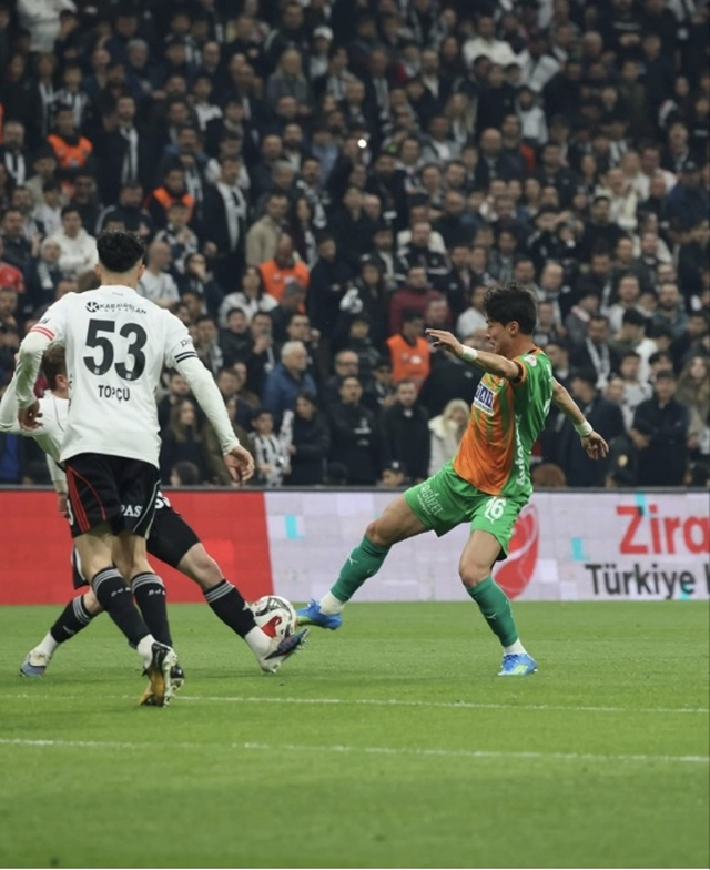 黄义助（右）。 =照片=阿兰亚斯福SNS