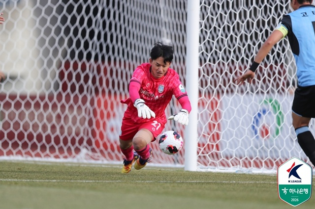 Thủ môn thành phố Cheonan Park Dae Han. /Ảnh = Liên đoàn bóng đá chuyên nghiệp Hàn Quốc cung cấp