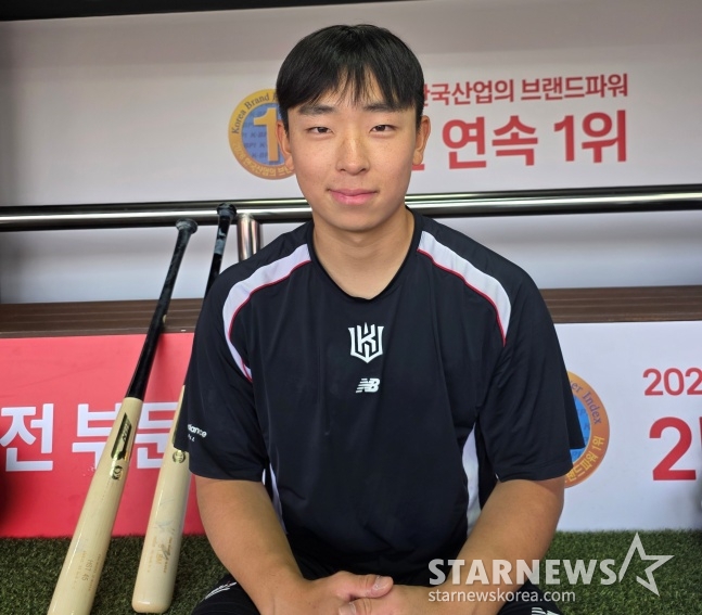 KTのイ·ガンミンが22日、水原KIA戦を控えて取材陣とインタビューした。 /写真=キム·ドンユン記者