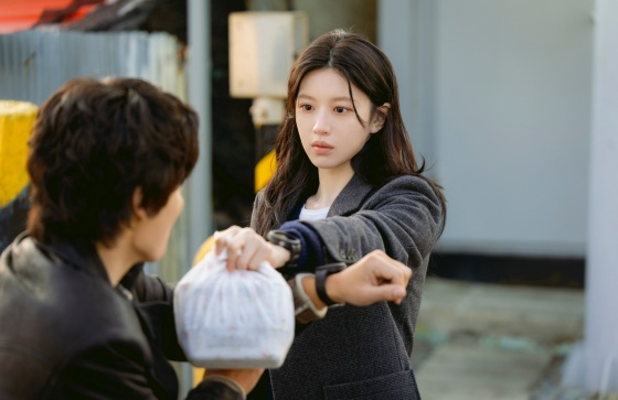 照片=菲尼克斯摄影棚、SLL摄影棚、flow摄影棚。