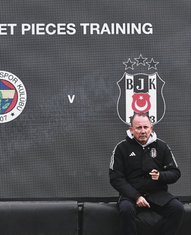 Тренер "Бешикташа" Сергей Ялчин. /Фото = SNS Бешикташ