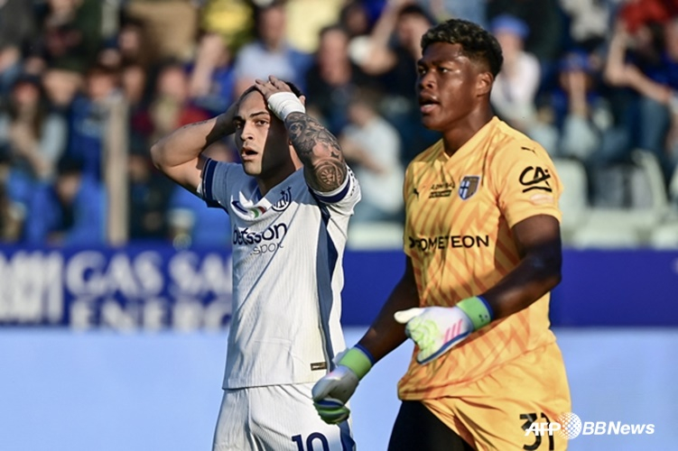 鈴木ザイオン（右）。 /AFPBBNews=ニュース1