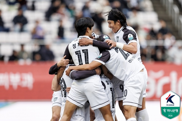 全南天龙队选手团。 =图为，韩国职业足球联盟提供。