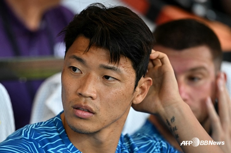 他就是狼队前锋黄喜灿。 =法新社BBNews=新闻1。