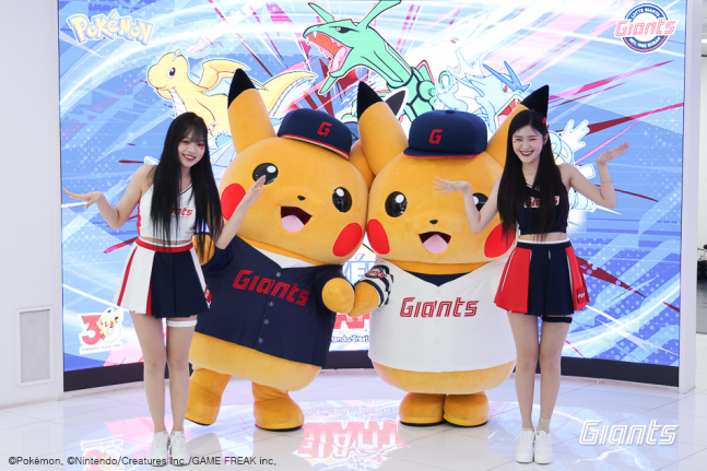 ロッテのユニホームを着たピカチュウ。 /写真=ロッテジャイアンツ提供