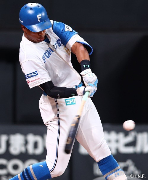 A batting scene of Chusei Manami of the Nippon Ham Fighters, who leads all of Japanese professional baseball in home runs. /Photo=Official SNS of Nippon Ham Fighters