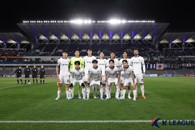 Gangwon FC squad. /Photo=Korea Professional Football League