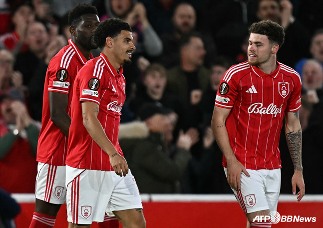 Команда "Ноттингем Форест" в восторге. /AFPBBNews =Новости 1