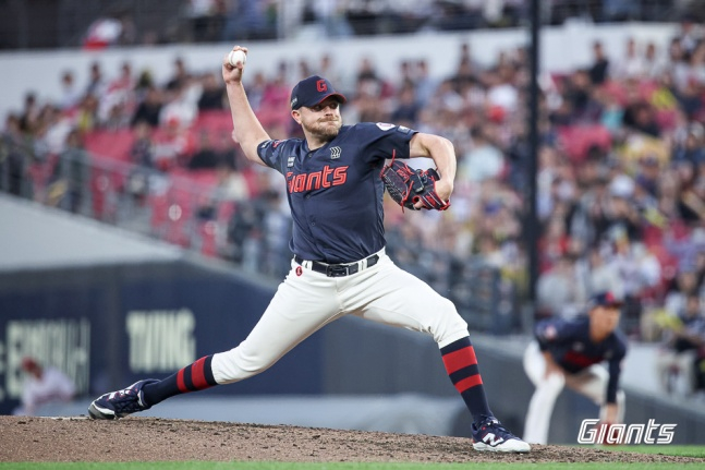 Lotte foreign pitcher Jeremy Bissell is pitching well during the Gwangju KIA game on the 24th. /Photo=Provided by Lotte Giants