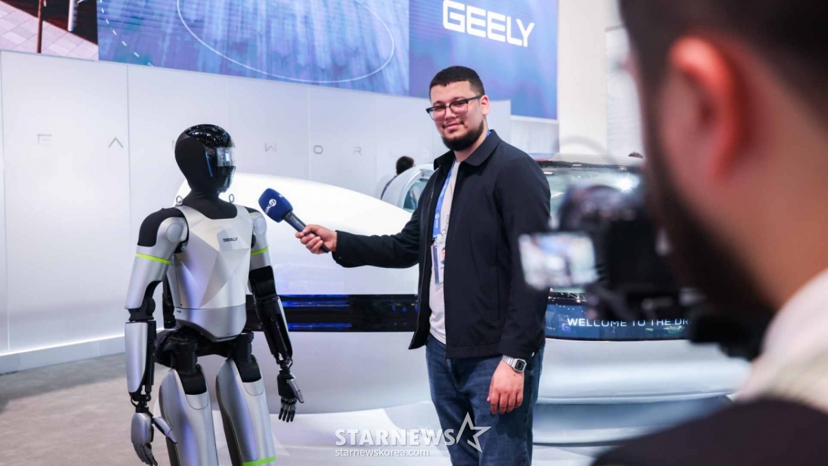 Geely Automobile Group's bipedal robot / Photo provided by ZEEKR