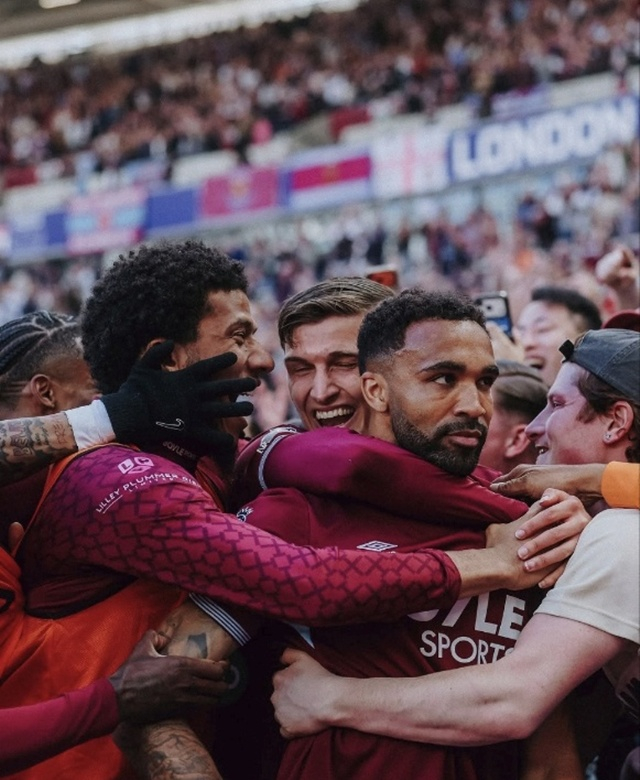 Màn ăn mừng bàn thắng của Column Wilson (thứ hai từ phải sang). /Ảnh = SNS của West Ham