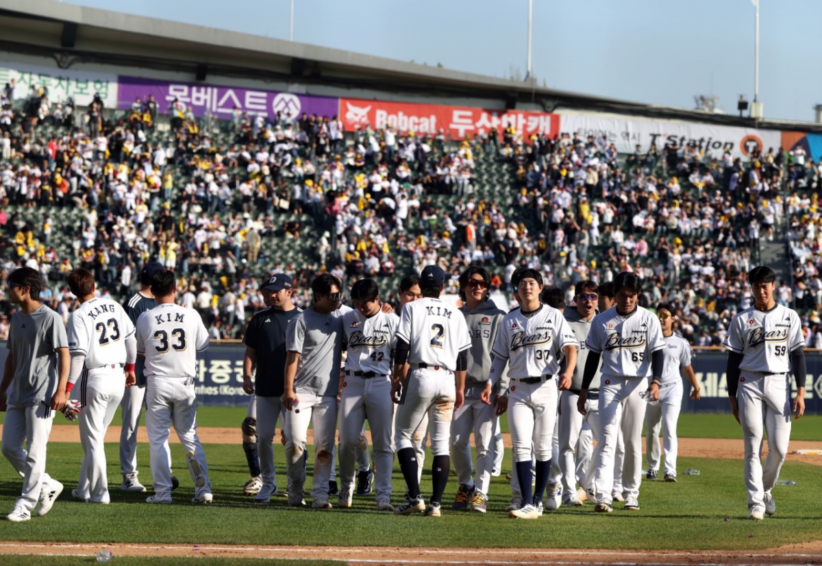 26日、蚕室（チャムシル）LG-斗山（トゥサン）戦。 サヨナラ勝利後、喜ぶ斗山選手団の姿。 /写真=斗山ベアーズ提供