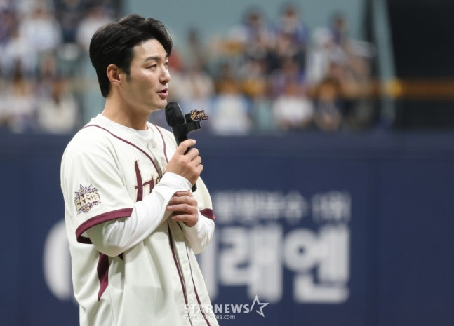 'Park Byung-ho, visibly emotional while sharing his retirement thoughts with fans. /Photo=Chief correspondent Kim Jin-kyung